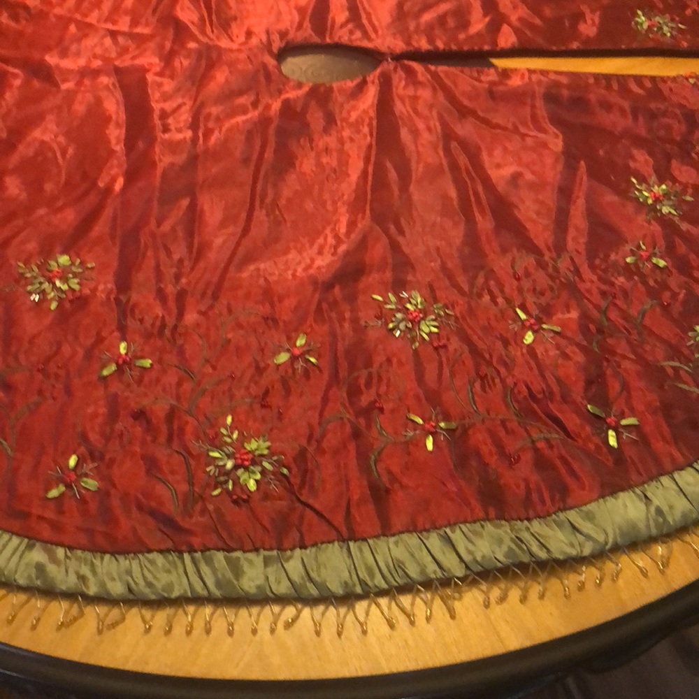 Vintage Tulle Tree Skirt w/Beads, Embroidery & Ribbon 50” Circumference - Picture 4 of 8